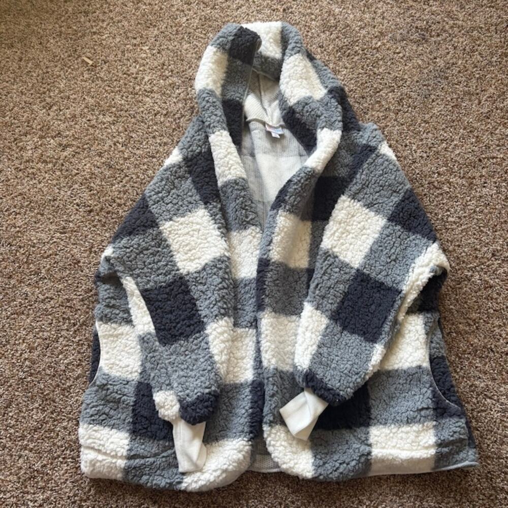 LuLaRoe Women's Sz Medium Black/White Plaid Teddy Bear Cardigan Jacket Sherpa
